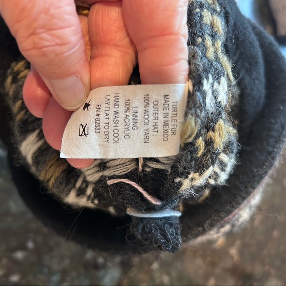 Turtle Fur Wool Hat with Pom Pom. fleece Lining. Snowflakes. Skiing. Outdoor - Picture 8 of 14